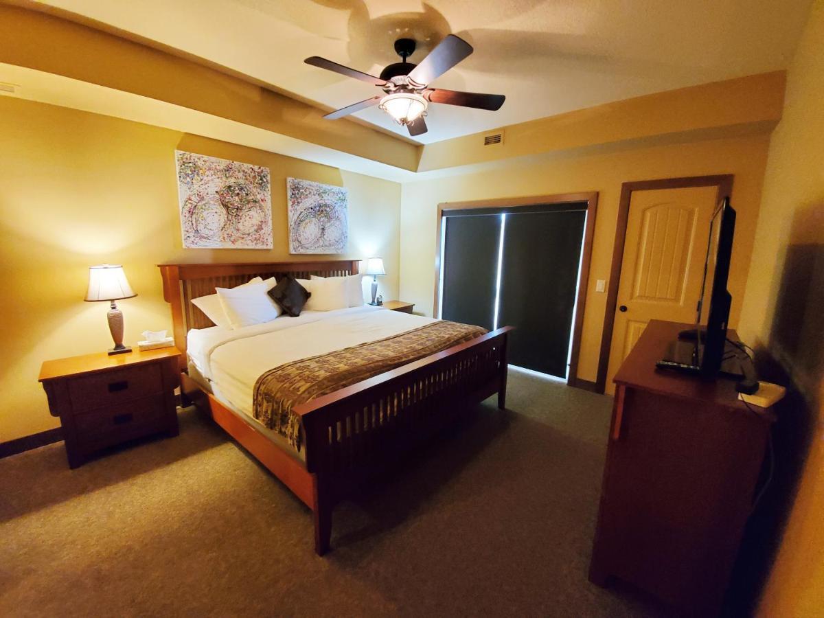 Cozystay Signature Lake Okanagan Resort Келоуна Экстерьер фото