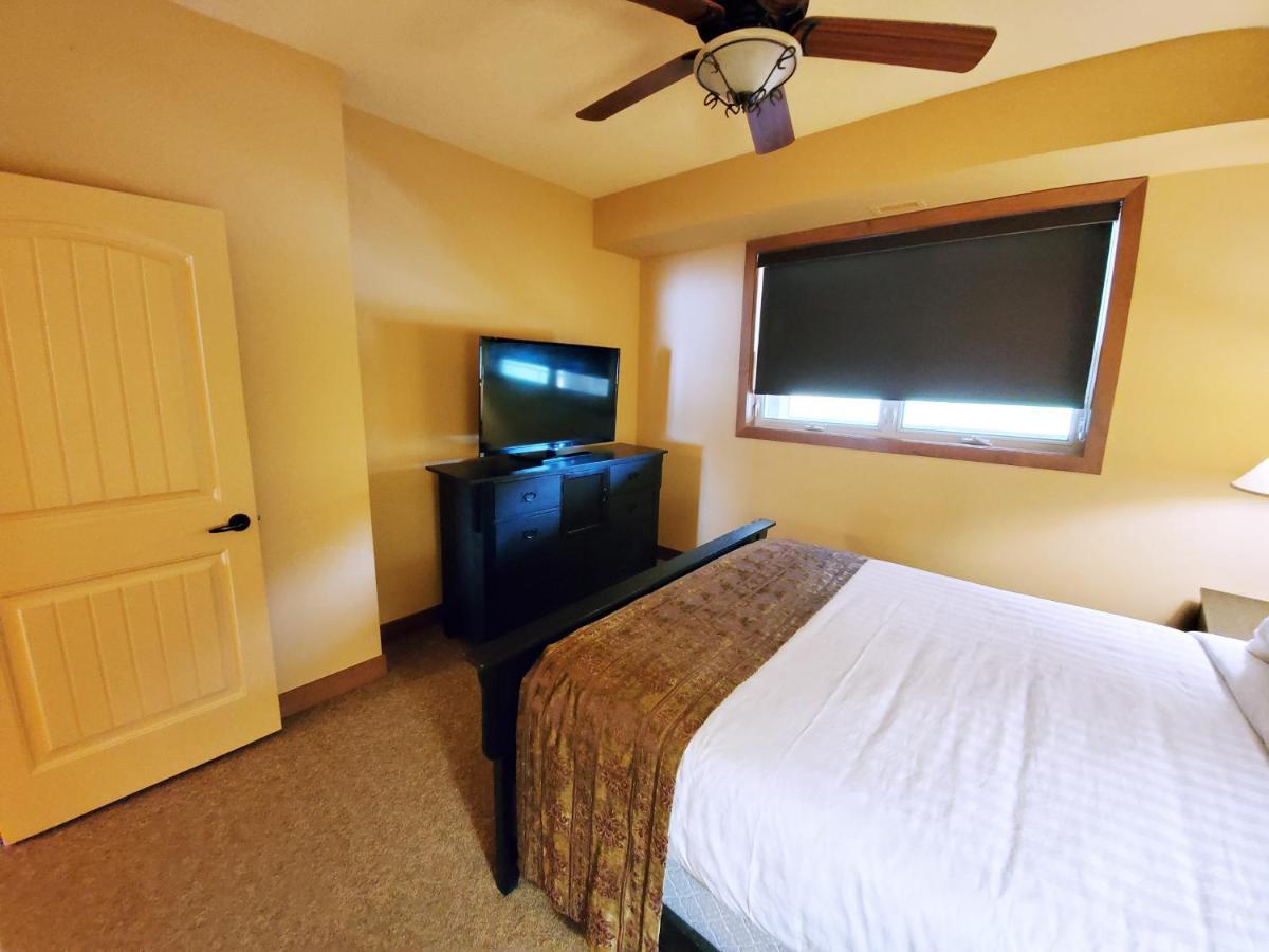 Cozystay Signature Lake Okanagan Resort Келоуна Экстерьер фото