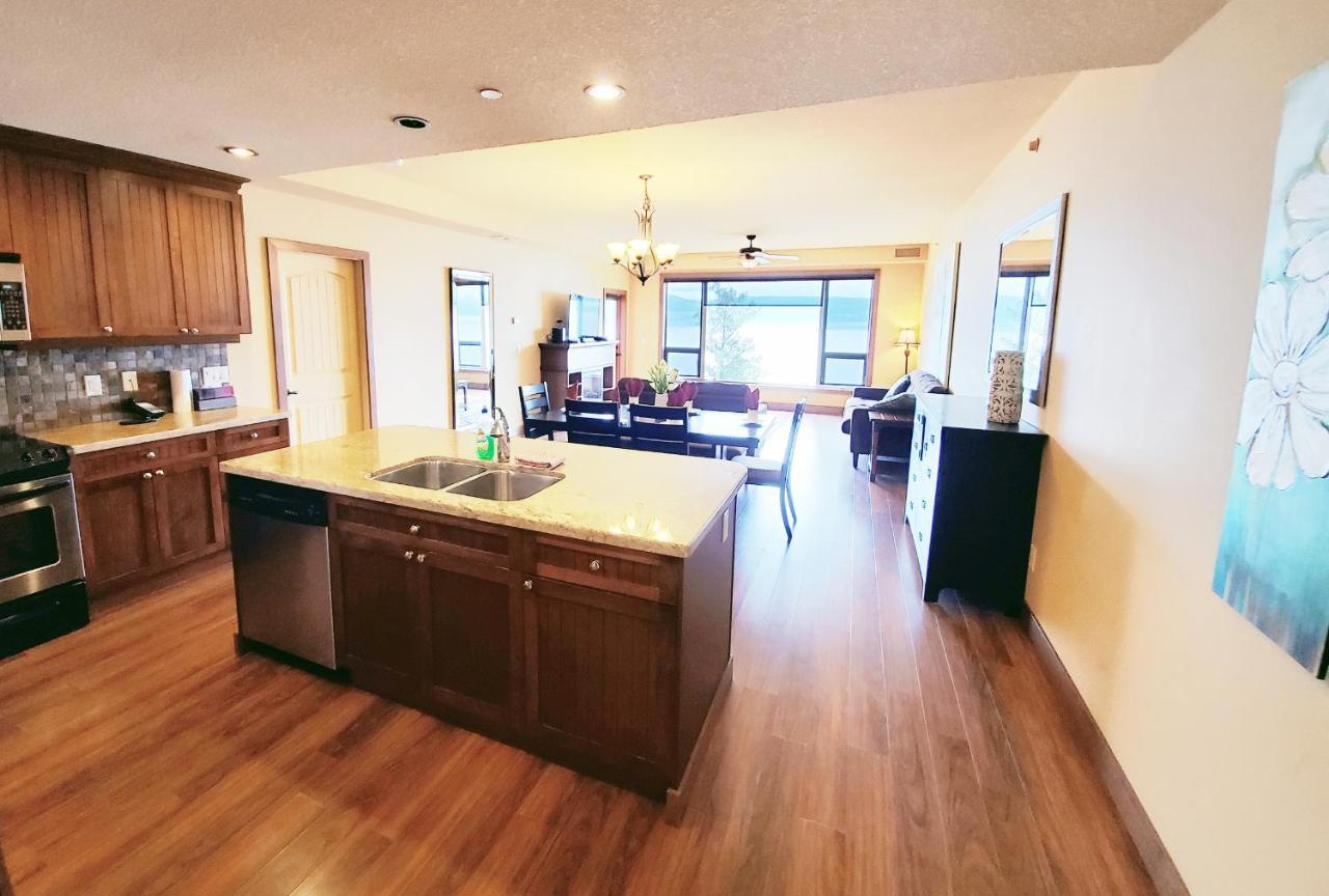 Cozystay Signature Lake Okanagan Resort Келоуна Экстерьер фото