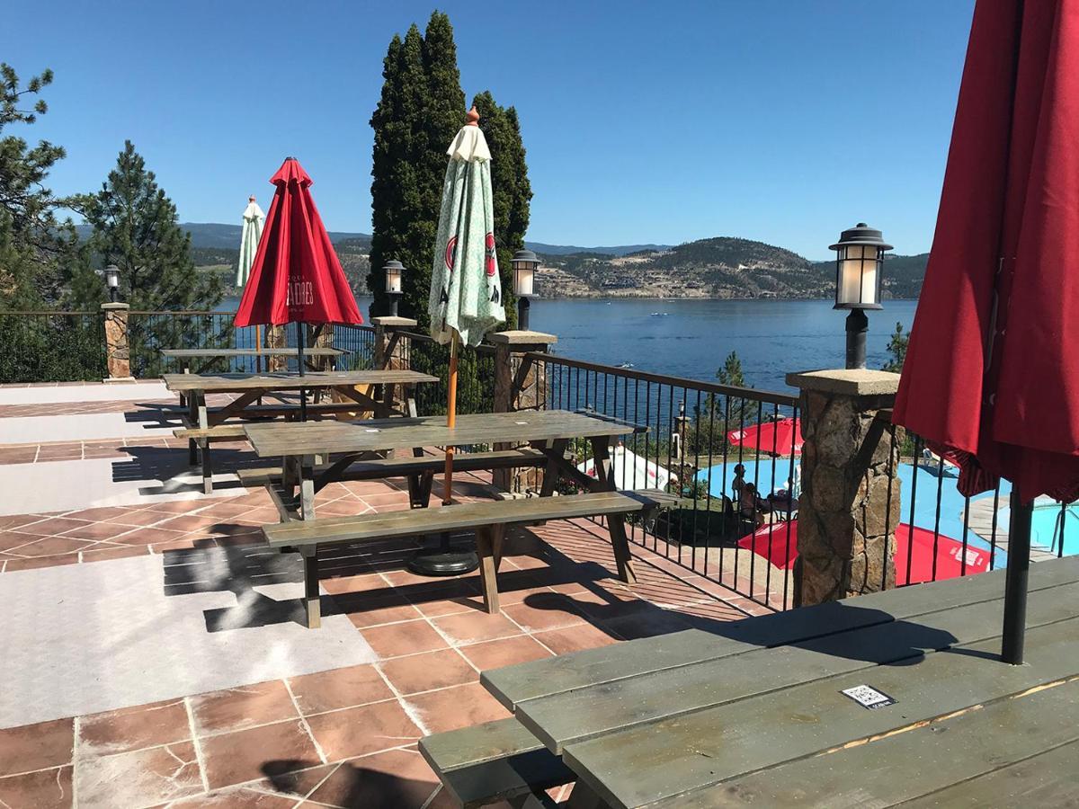 Cozystay Signature Lake Okanagan Resort Келоуна Экстерьер фото