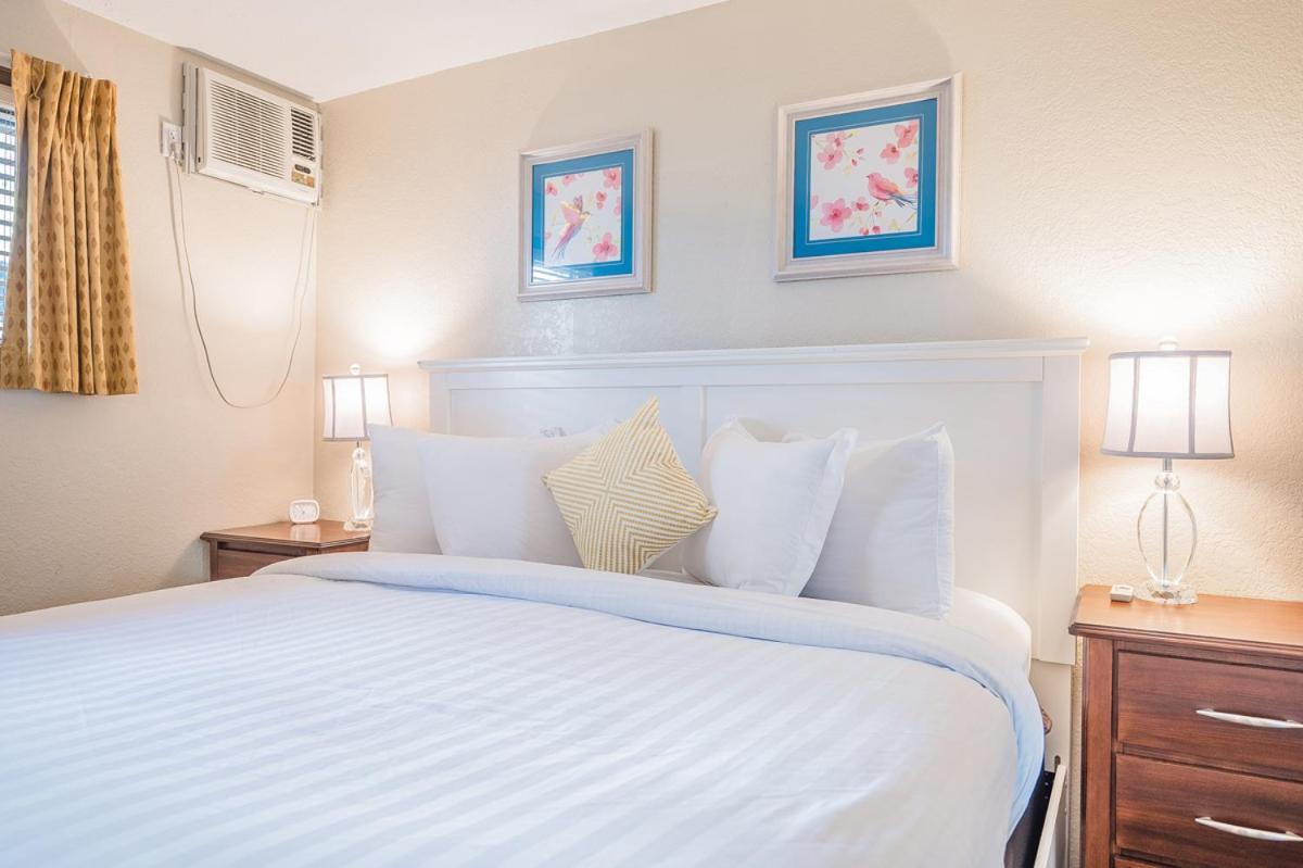 Cozystay Signature Lake Okanagan Resort Келоуна Экстерьер фото