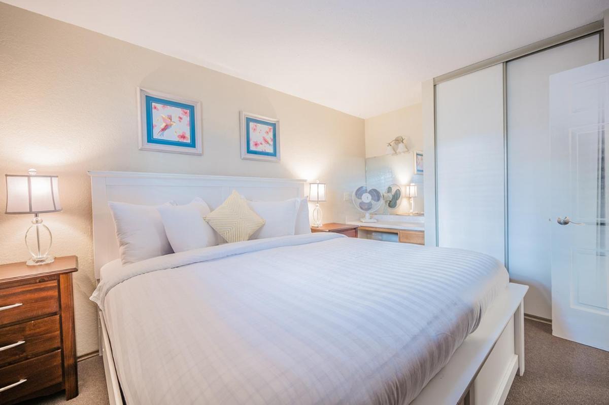 Cozystay Signature Lake Okanagan Resort Келоуна Экстерьер фото