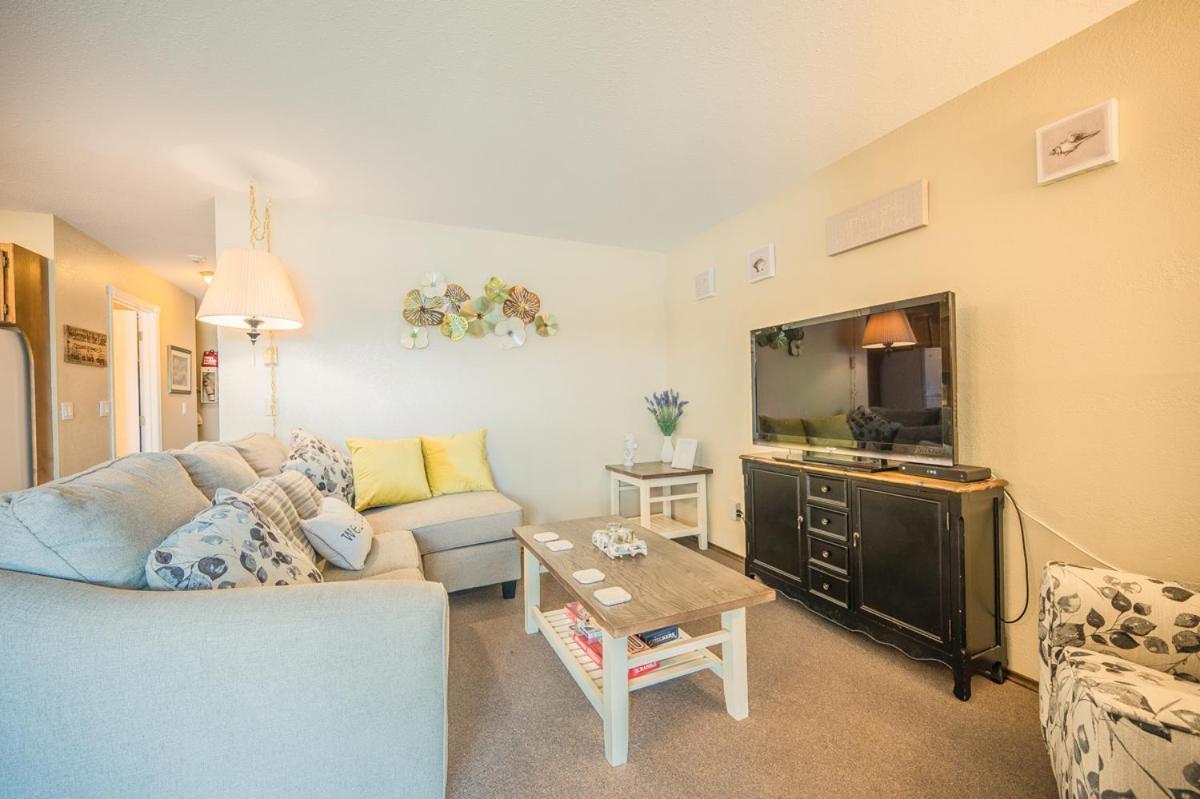 Cozystay Signature Lake Okanagan Resort Келоуна Экстерьер фото