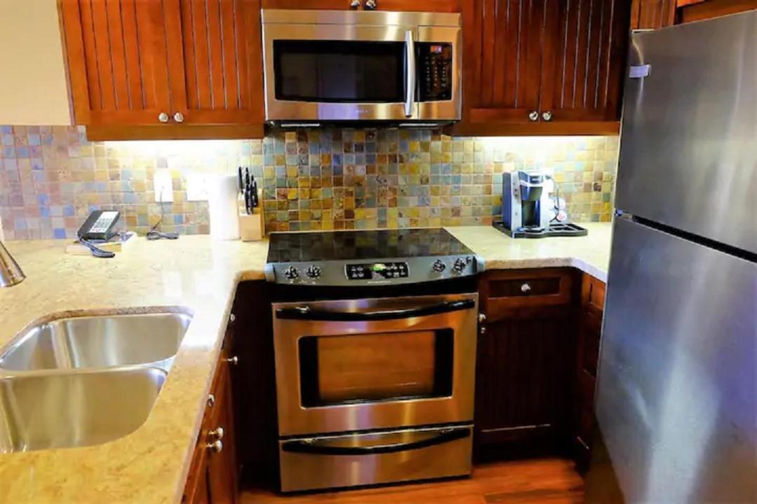 Cozystay Signature Lake Okanagan Resort Келоуна Экстерьер фото