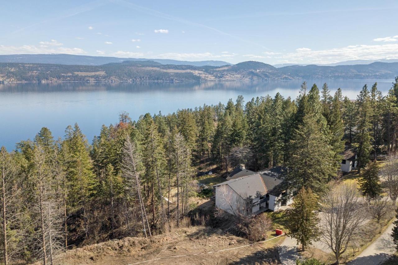 Cozystay Signature Lake Okanagan Resort Келоуна Экстерьер фото