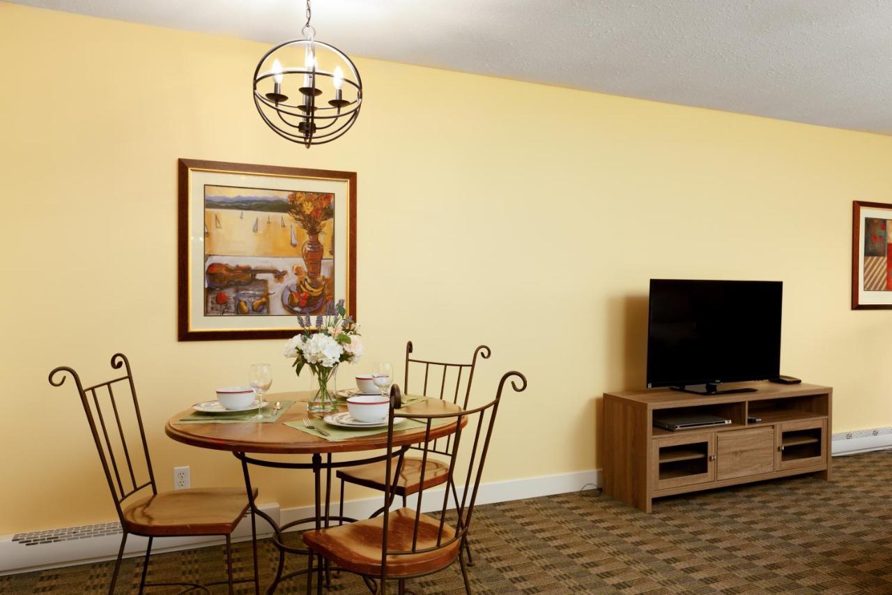 Cozystay Signature Lake Okanagan Resort Келоуна Экстерьер фото